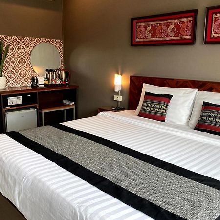 Patuxay Place Виентиане Екстериор снимка