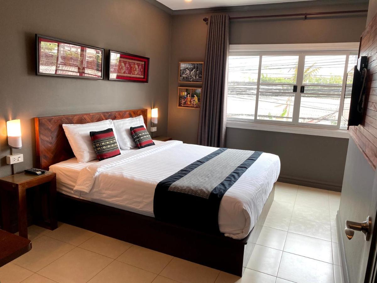 Patuxay Place Виентиане Екстериор снимка