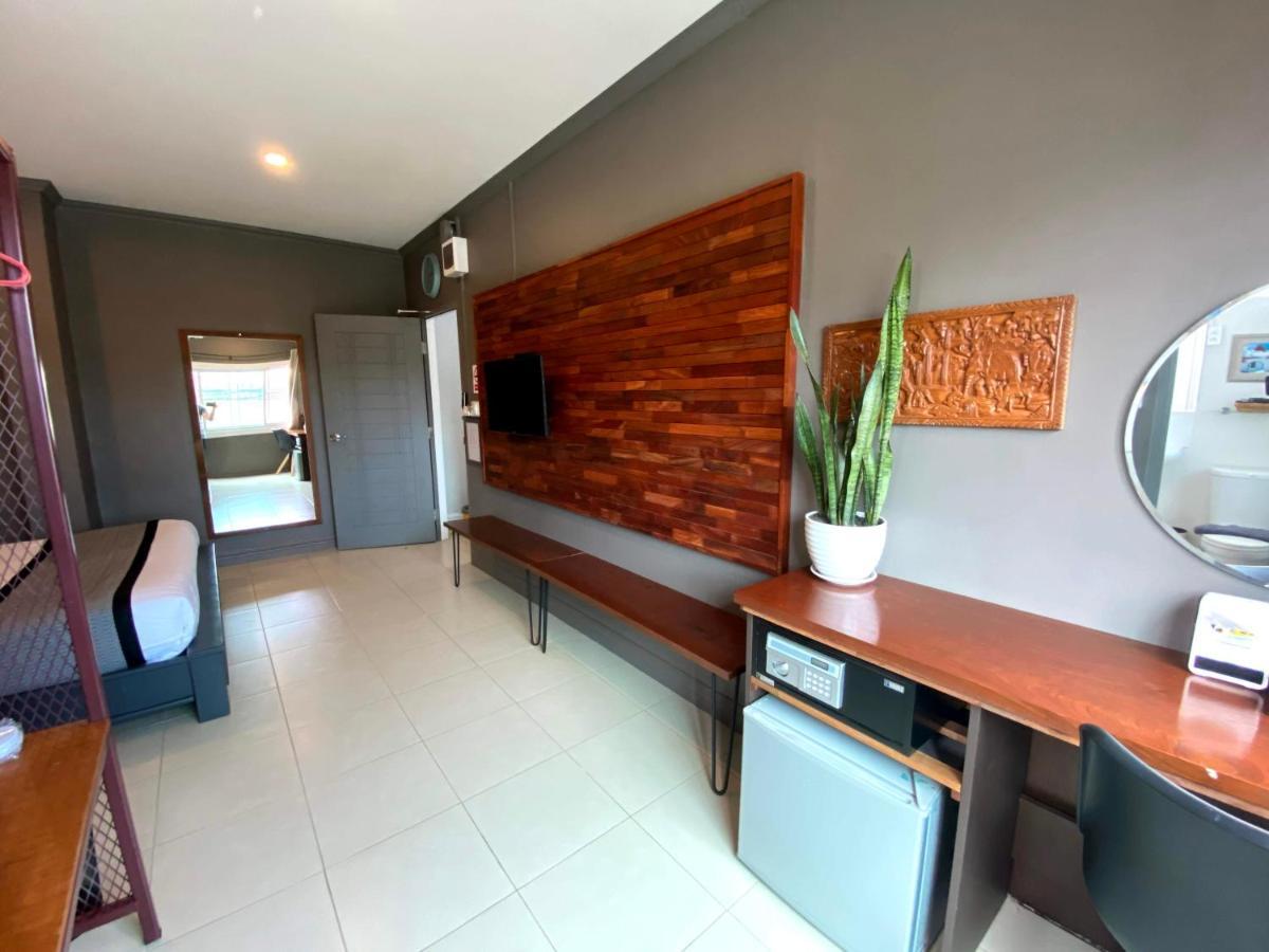 Patuxay Place Виентиане Екстериор снимка